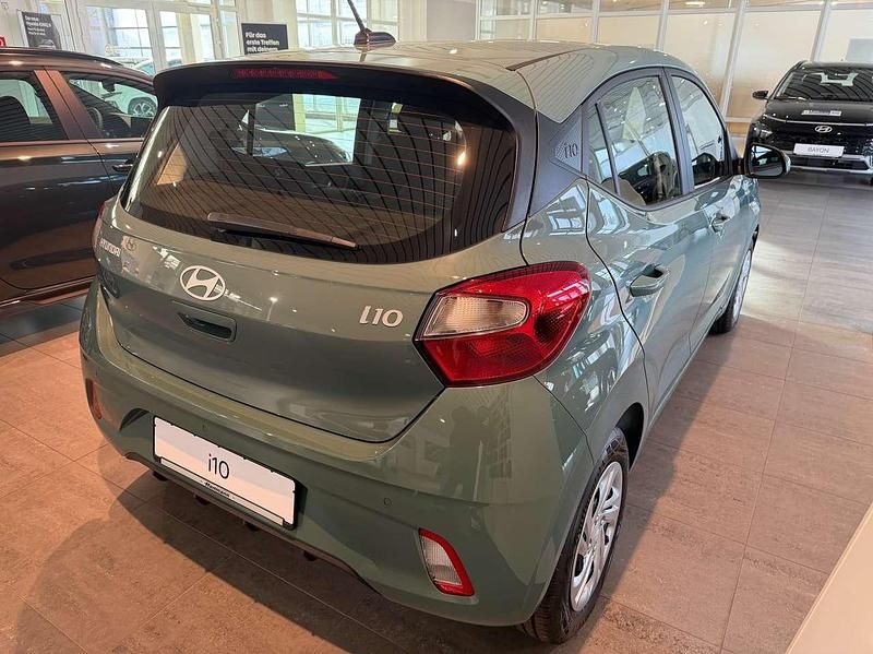 Neu Hyundai i10 Select 63 PS (46 kW) 2025 Mangrove green / mic Kleinwagen