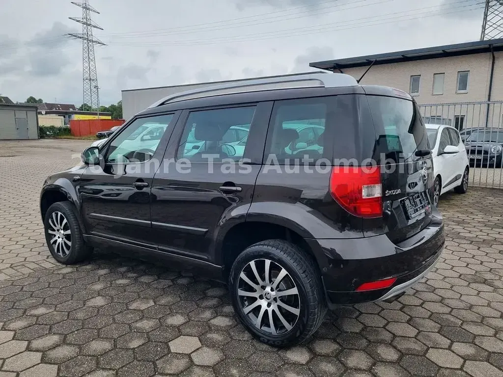 Gebraucht Skoda Yeti LAURIN & KLEMENT 122 PS (89 kW) 2015 Hneda magnetic/magnetic braun SUV