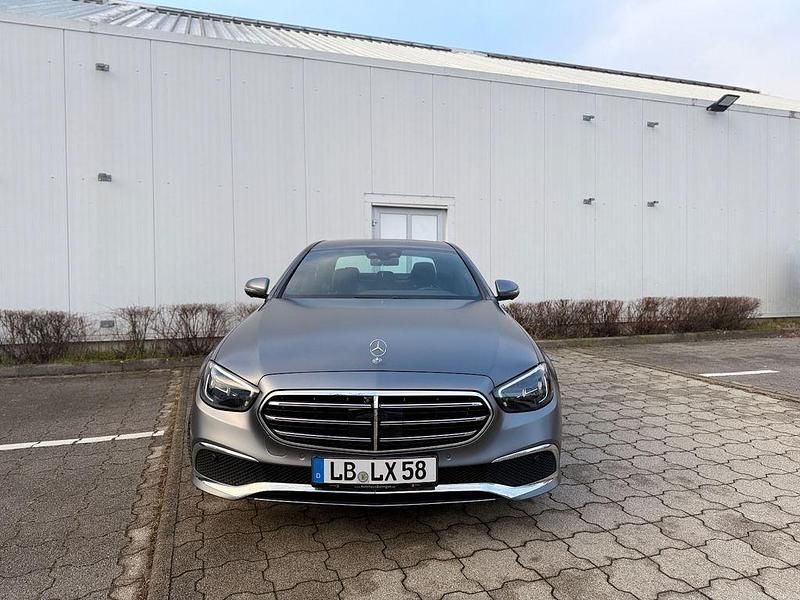 Gebraucht Mercedes E200 197 PS (144 kW) 2021 Andere farben Limousine