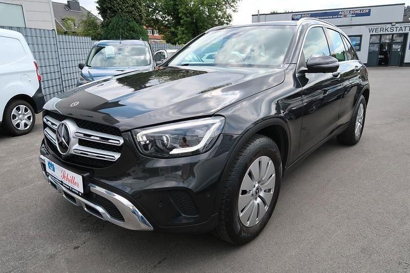 Graphitgrau Gebraucht 2021 Mercedes GLC200 SUV | 32.900 € (Fairer Preis) - Bild 1/4