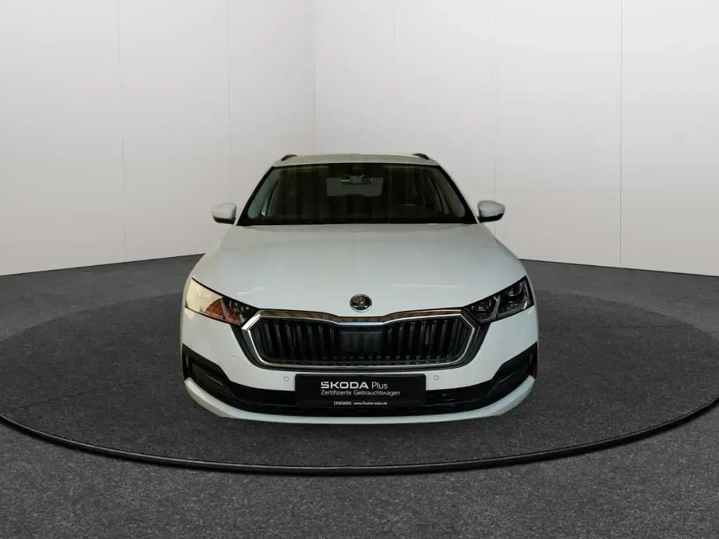 Gebraucht Skoda Octavia Tour 150 PS (110 kW) 2023 Weiss Kombi
