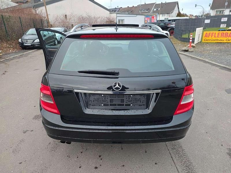 Gebraucht Mercedes C200 136 PS (100 kW) 2011 Obsidianschwarz Kombi
