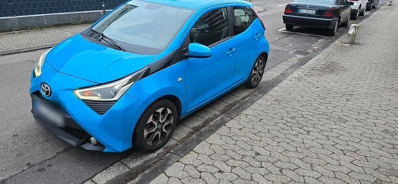 Blau Gebraucht 2020 Toyota Aygo Kleinwagen | 6.700 € (Superpreis) - Bild 1/4