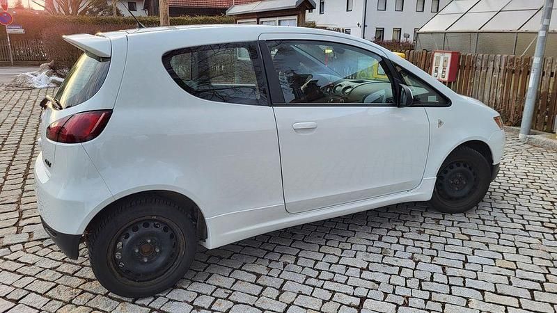 Gebraucht Mitsubishi Colt Inform 95 PS (69 kW) 2010 Weiß Kleinwagen