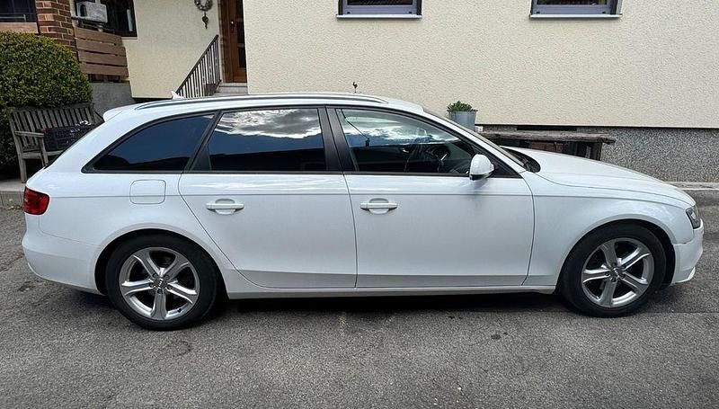 Gebraucht Audi A4 Sport 177 PS (130 kW) 2013 Weiß Limousine