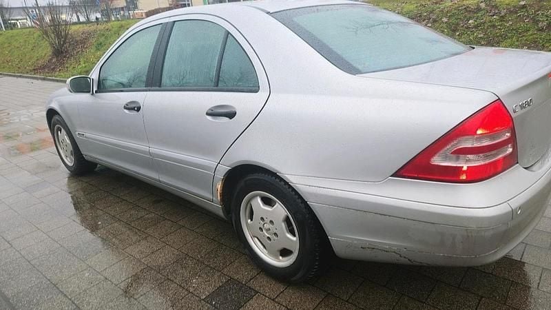 Silber Gebraucht 2001 Mercedes C180 Limousine | 3.500 € - Bild 1/4