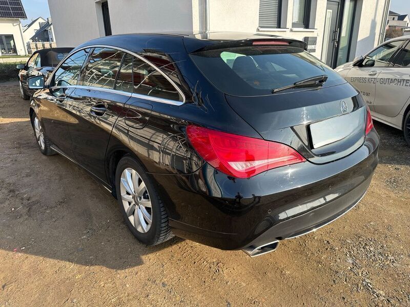 Schwarz Gebraucht 2016 Mercedes CLA200 Shooting Brake Kombi | 15.300 € (Guter Preis) - Bild 1/4