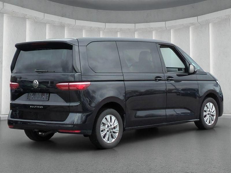 Gebraucht VW Multivan Life 150 PS (110 kW) 2024 Schwarz Van