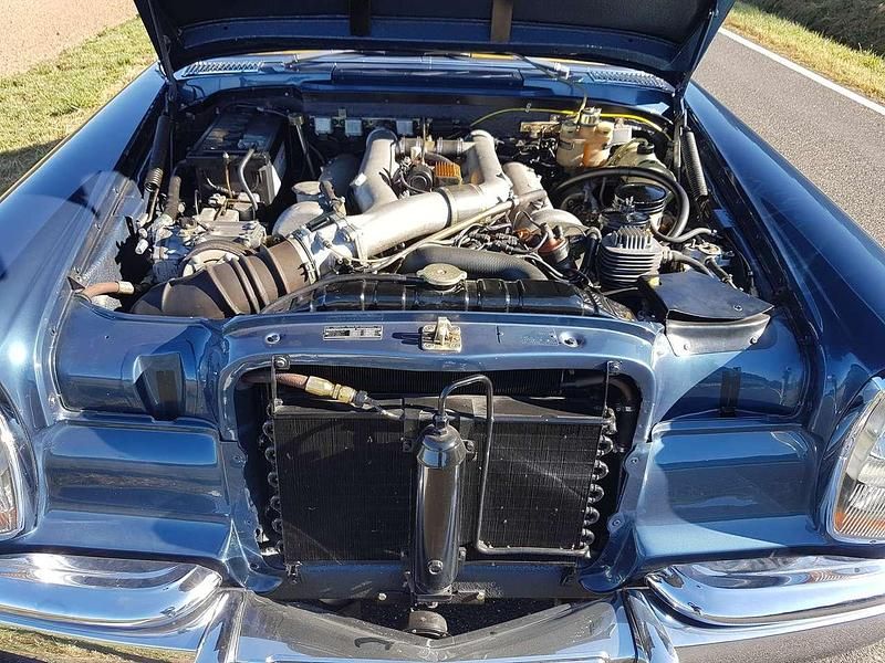 Gebraucht Mercedes 600 250 PS (183 kW) 1971 Blau Limousine