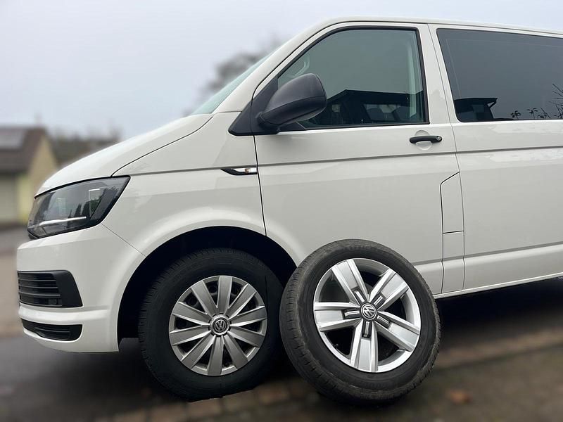 Weiß Gebraucht 2016 VW Multivan Van | 30.500 € (Fairer Preis) - Bild 1/4