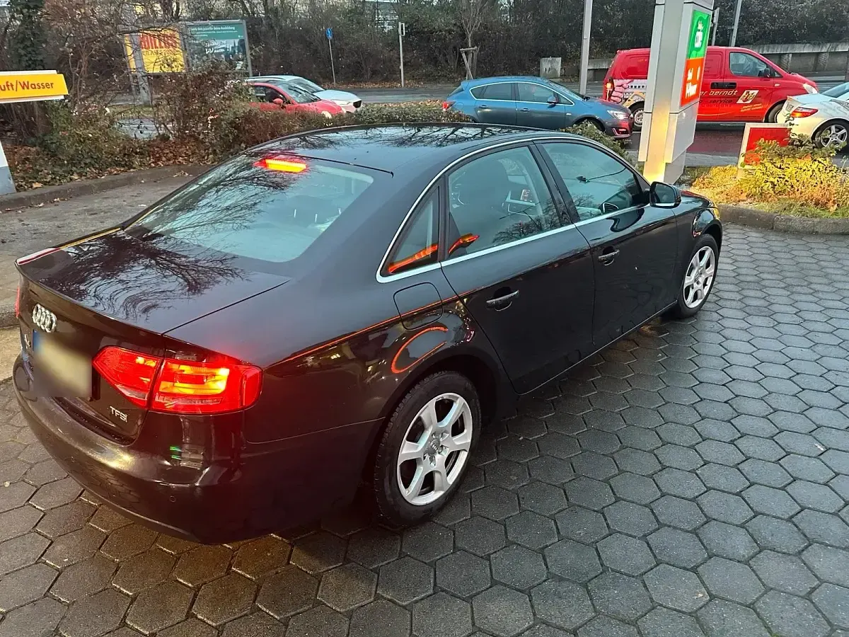 Gebraucht Audi A4 160 PS (117 kW) 2010 Schwarz Limousine