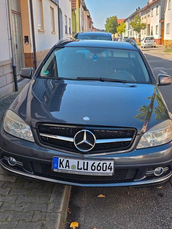 Grau Gebraucht 2009 Mercedes C220 Limousine | 3.300 € (Guter Preis) - Bild 1/4