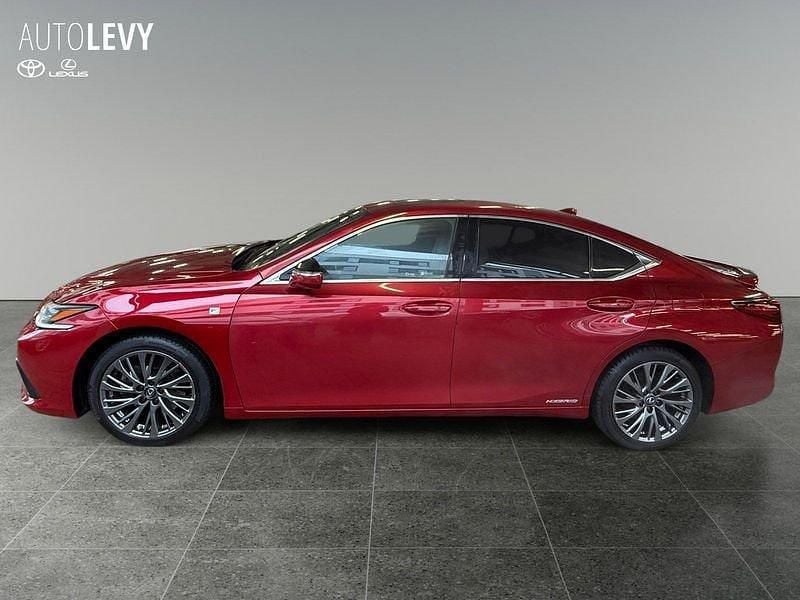Gebraucht Lexus ES300H Sport Line 218 PS (160 kW) 2023 Rot Limousine