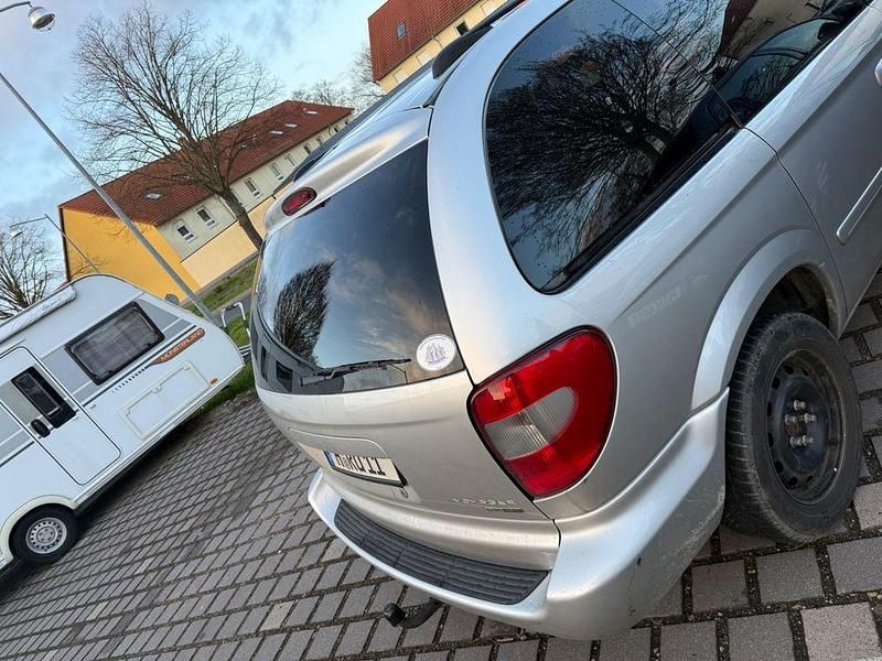 Gebraucht Chrysler Voyager 143 PS (105 kW) 2004 Silber Van / Kleinbus