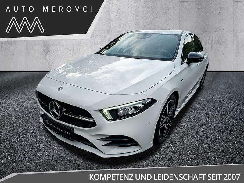 Weiß Gebraucht 2021 Mercedes A180 AMG line Limousine | 24.995 € (Fairer Preis) - Bild 1/4