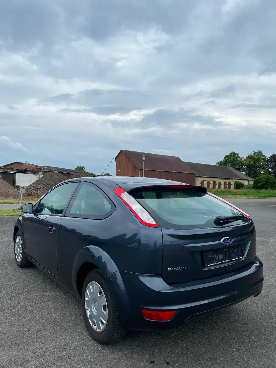 Gebraucht Ford Focus Style 80 PS (58 kW) 2009 Grau Limousine