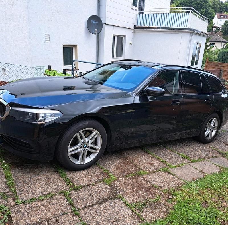 Schwarz Gebraucht 2019 BMW 520 Kombi | 19.999 € (Guter Preis) - Bild 1/4
