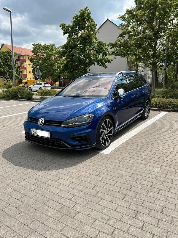 Blau Gebraucht 2017 VW Golf VII R Kombi | 27.995 € - Bild 1/2