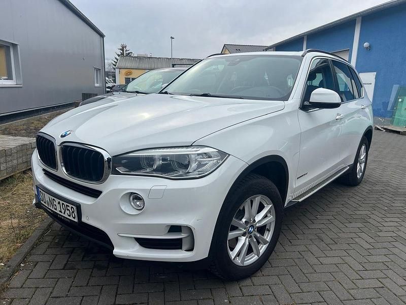 Weiß Gebraucht 2015 BMW X5 Sport Line SUV | 18.900 € (Superpreis) - Bild 1/4