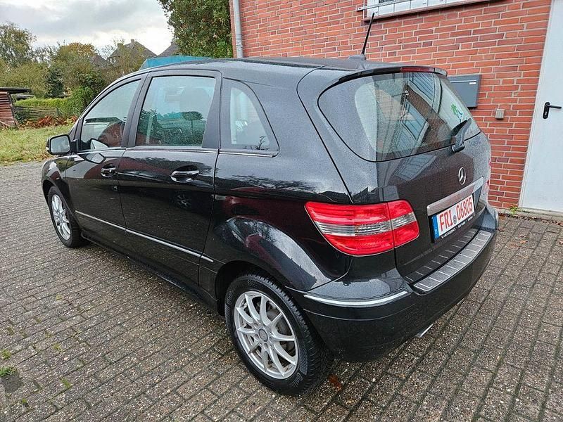 Schwarz Gebraucht 2010 Mercedes B180 Van / Kleinbus | 2.499 € (Teuer) - Bild 1/4
