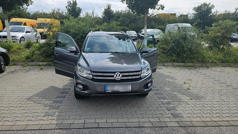 Grau Gebraucht 2015 VW Tiguan SUV | 17.000 € (Fairer Preis) - Bild 1/4