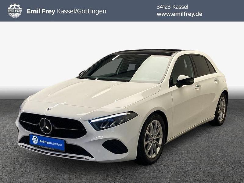 Weiß Gebraucht 2023 Mercedes A180 Advanced Plus Limousine | 27.310 € (Fairer Preis) - Bild 1/4