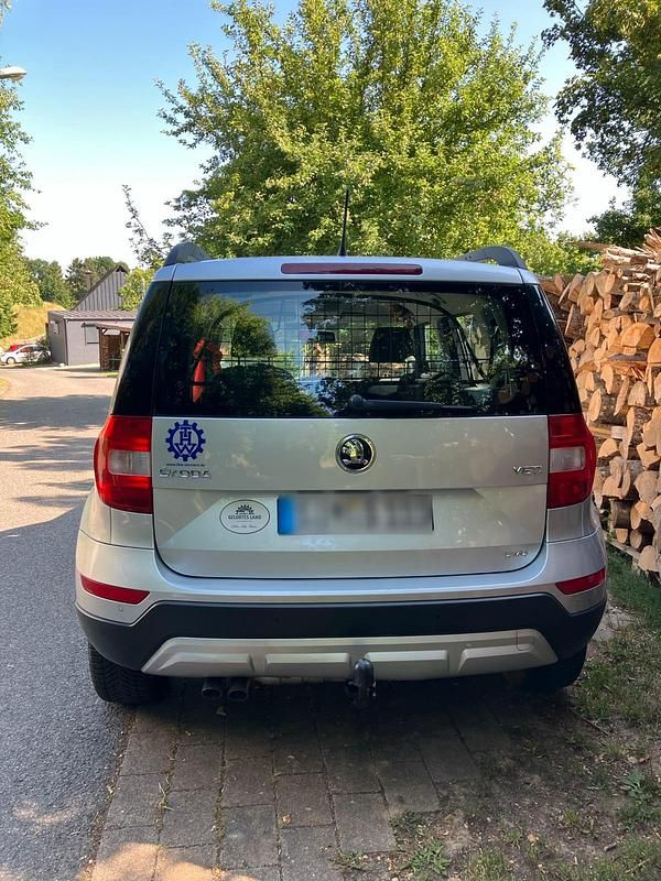 Gebraucht Skoda Yeti Active 110 PS (80 kW) 2016 Silber SUV