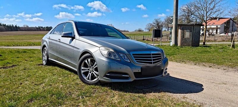 Second-hand Mercedes E250 204 CP (150 kW) 2012 Gri Berlinǎ