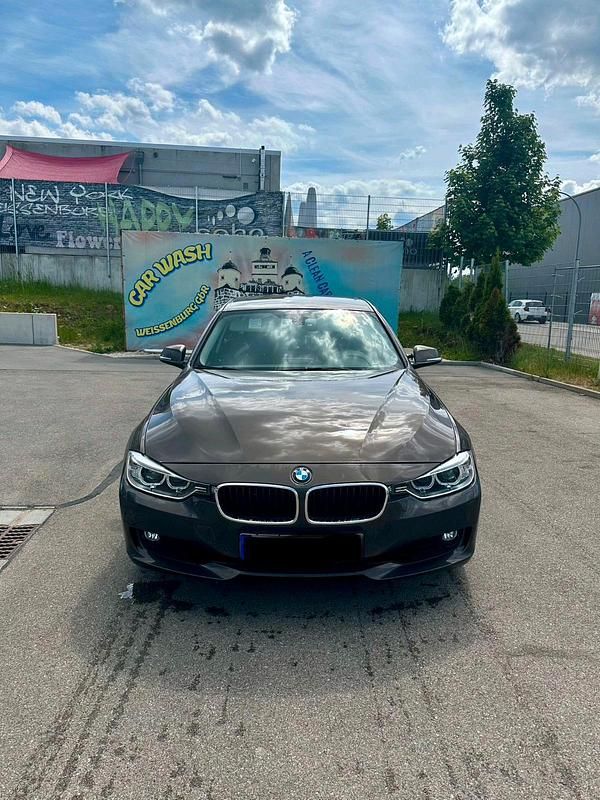 Braun Gebraucht 2012 BMW 320 Limousine | 7.700 € (Superpreis) - Bild 1/4