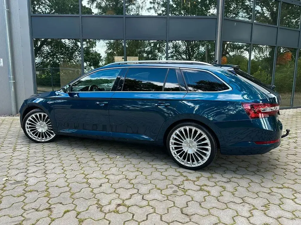 Gebraucht Skoda Superb LAURIN & KLEMENT 190 PS (139 kW) 2017 Blau Kombi