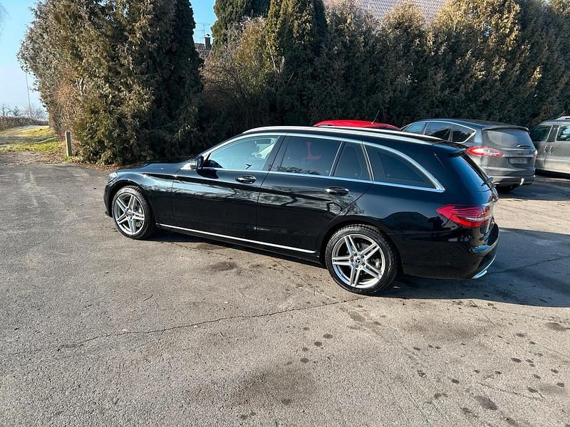 Gebraucht Mercedes C300e Avantgarde 306 PS (225 kW) 2019 Schwarz Kombi