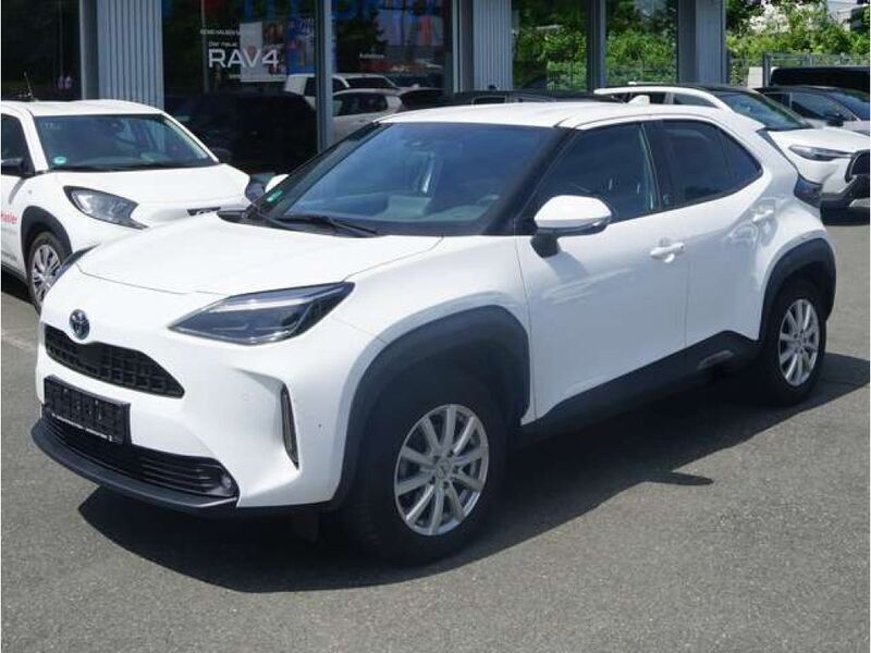 Schneeweiß Gebraucht 2022 Toyota Yaris Hybrid SUV | 19.900 € (Guter Preis) - Bild 1/4