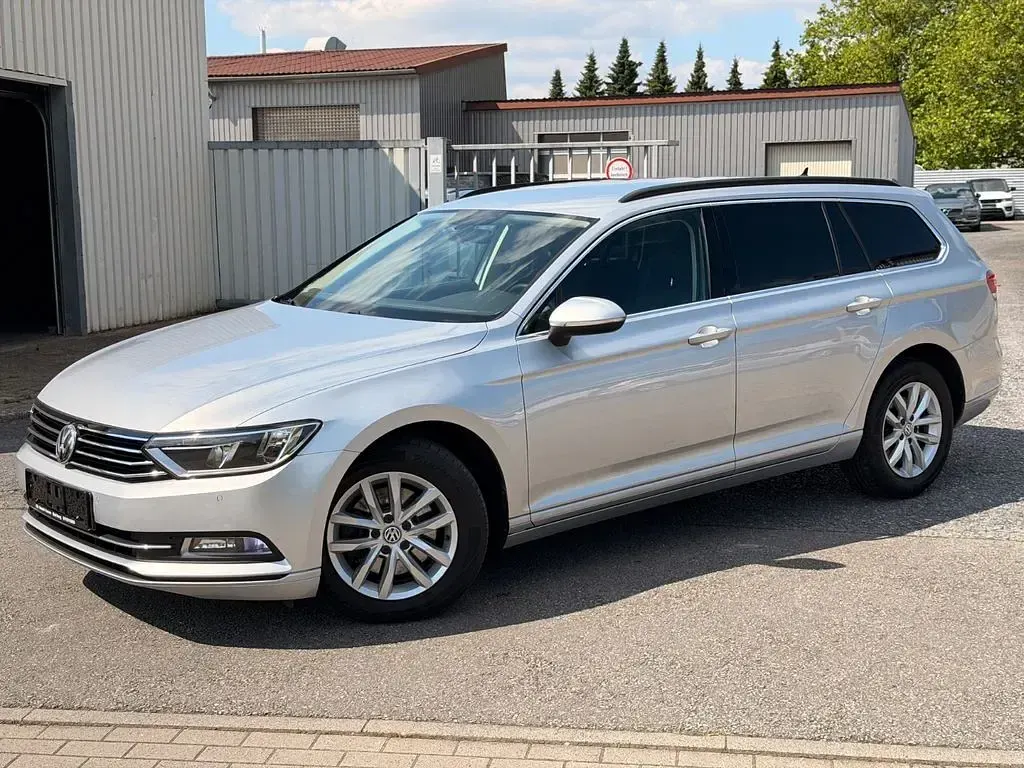 Gebraucht VW Passat 120 PS (88 kW) 2018 Silber Kombi