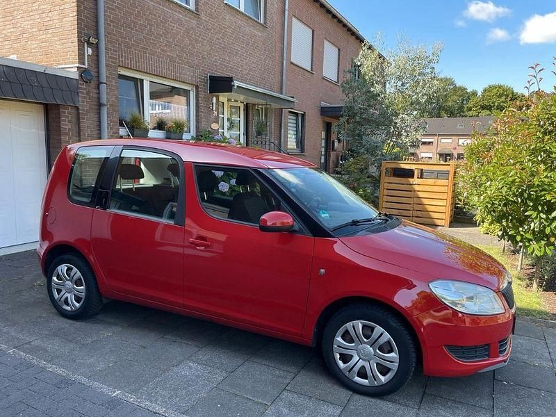 Rot Gebraucht 2014 Skoda Roomster Ambition Van / Kleinbus | 7.500 € (Etwas zu teuer) - Bild 1/4
