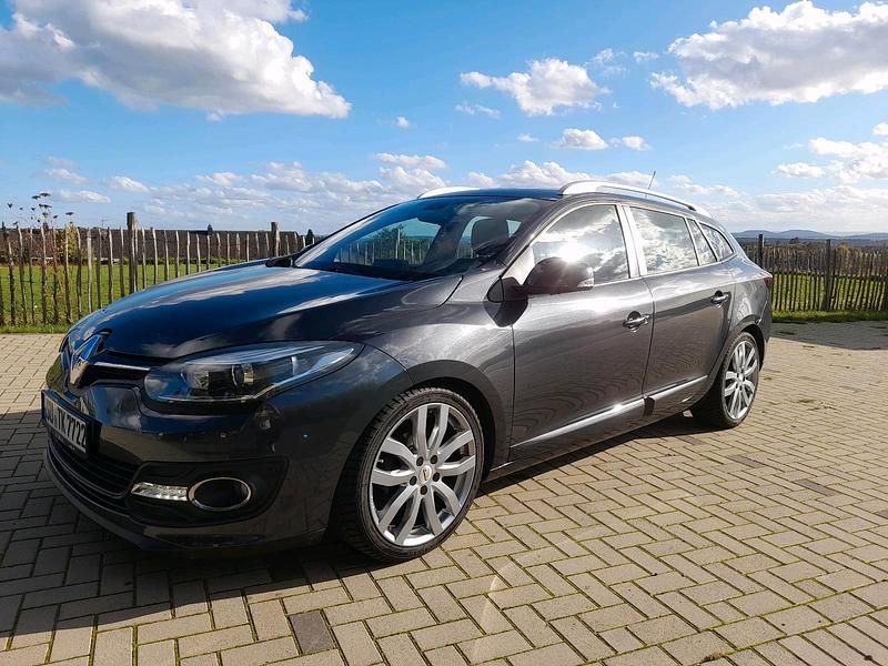 Grau Gebraucht 2014 Renault Mégane GrandTour Initiale Paris Kombi | 8.800 € (Teuer) - Bild 1/4