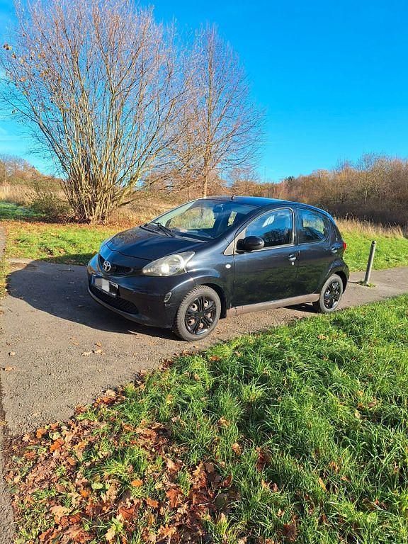 Gebraucht Toyota Aygo 68 PS (50 kW) 2006 Schwarz Kleinwagen