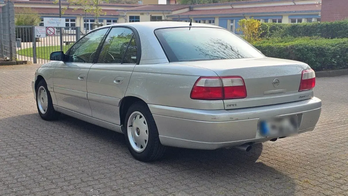 Gebraucht Opel Omega Selection 144 PS (105 kW) 2002 Silber Limousine