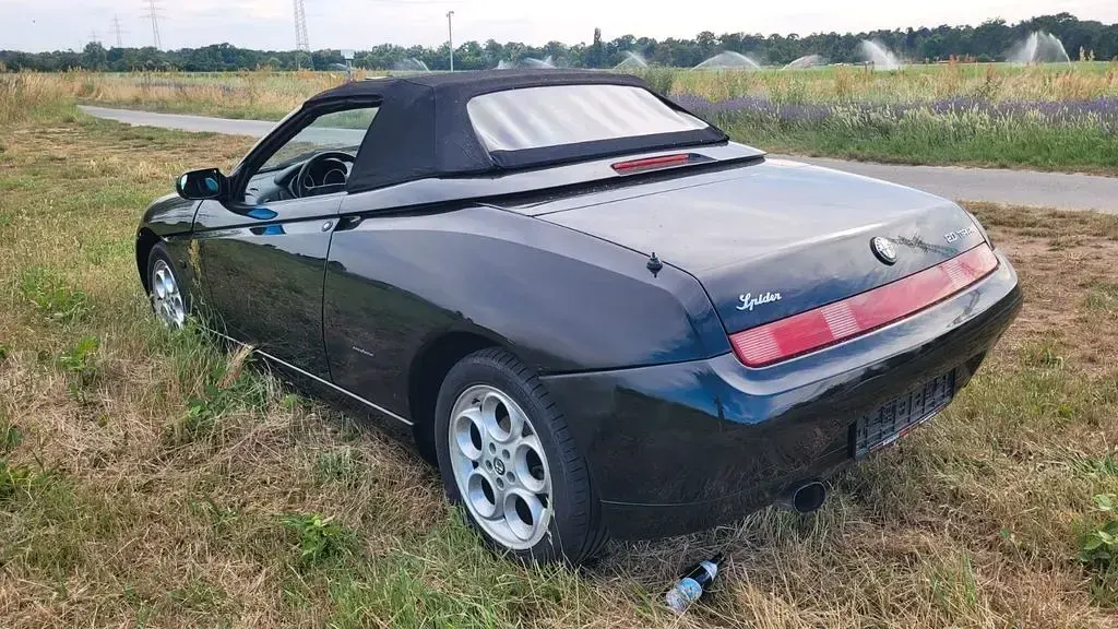 Gebraucht Alfa Romeo Spider 150 PS (110 kW) 2001 Schwarz Cabrio