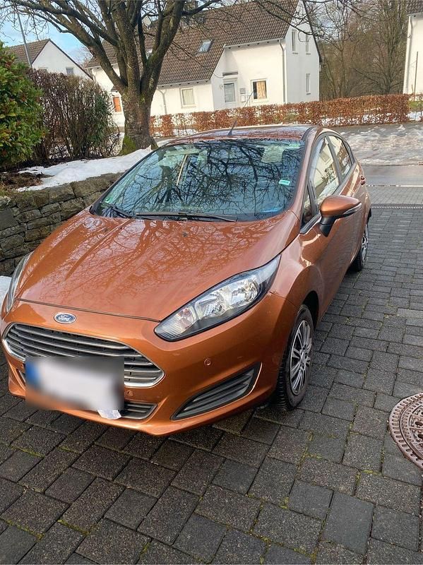 Braun Gebraucht 2014 Ford Fiesta Trend Kleinwagen | 4.900 € (Guter Preis) - Bild 1/4