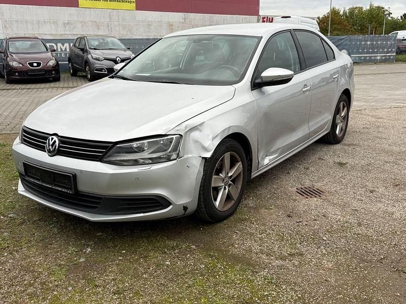 Silber Gebraucht 2012 VW Jetta Comfortline Limousine | 4.300 € (Fairer Preis) - Bild 1/4