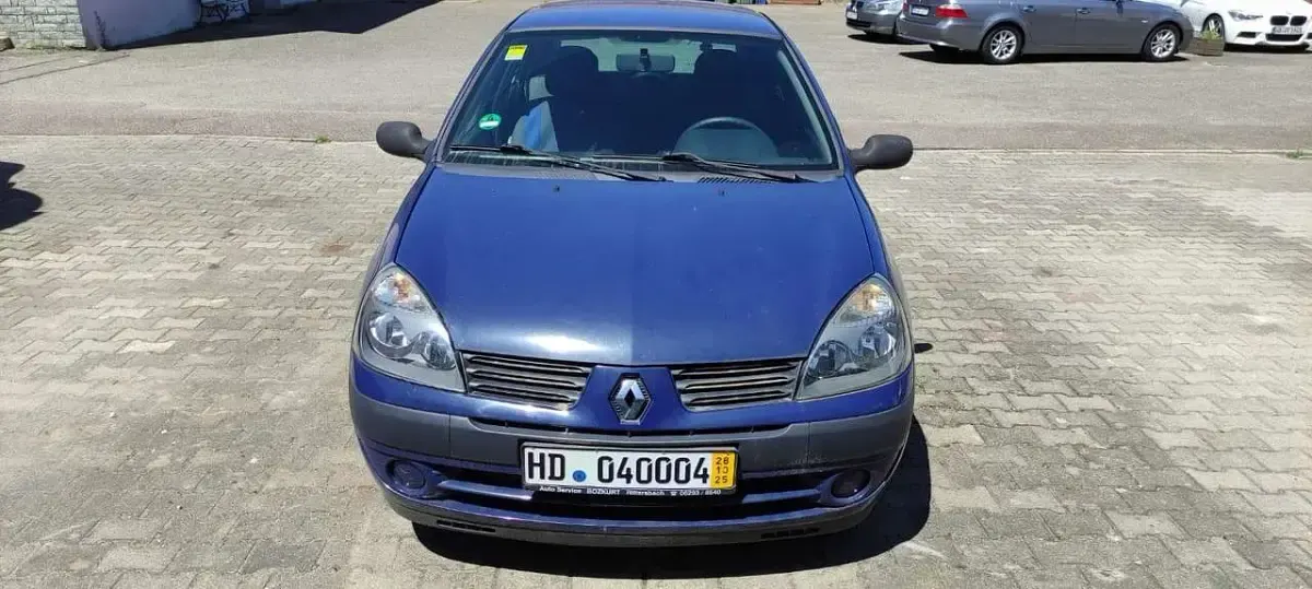 Używany Renault Clio II Authentique 58 KM (42 kW) 2004 Sedan/Limuzyna