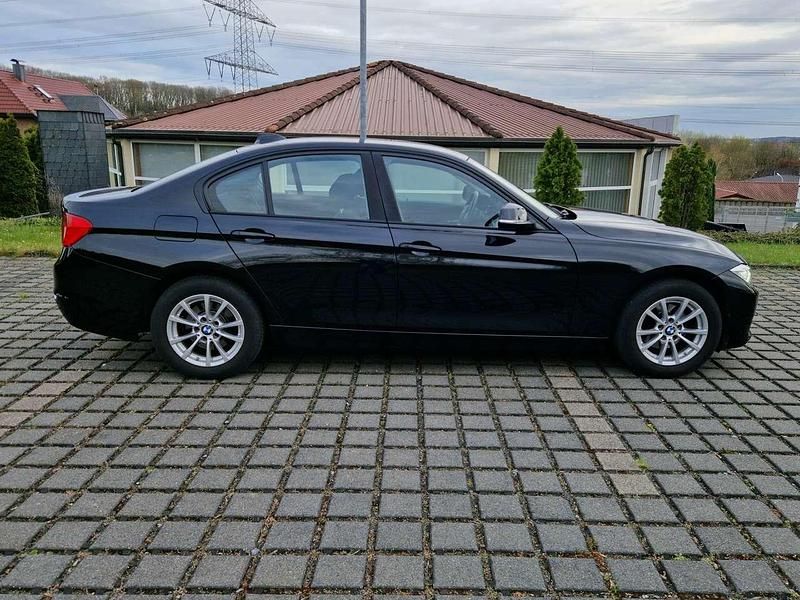 Gebraucht BMW 316 136 PS (100 kW) 2014 Black sapphire metallic Limousine