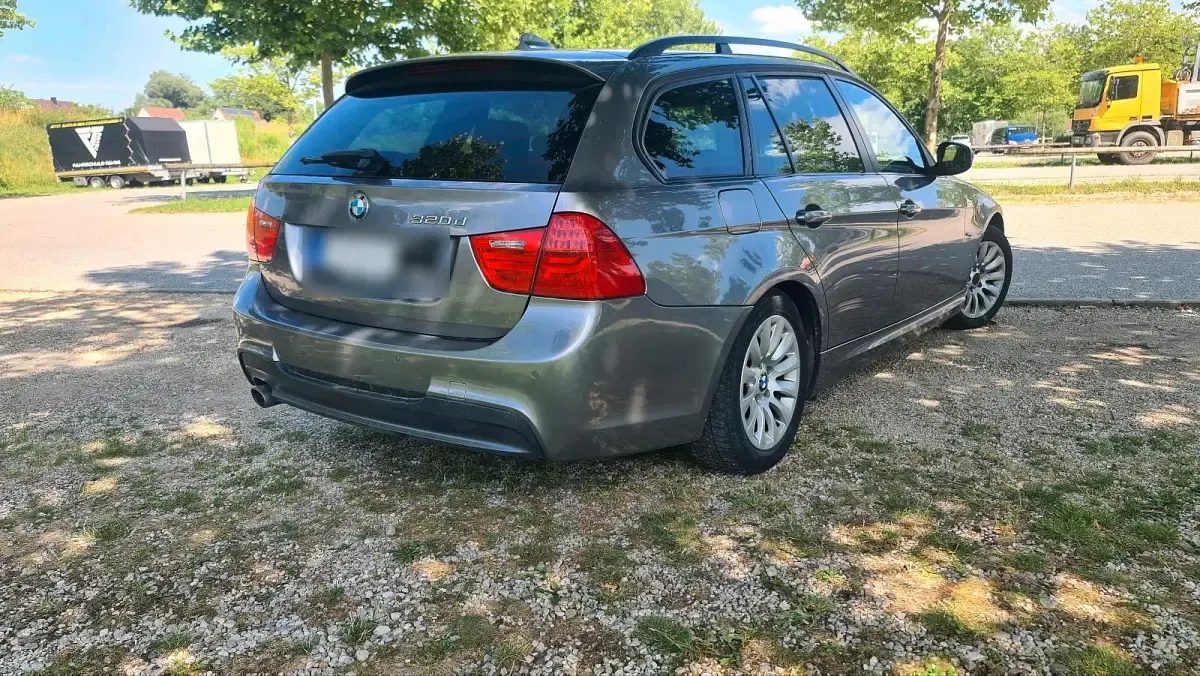 Gebraucht BMW 320 177 PS (130 kW) 2008 Grau Kombi