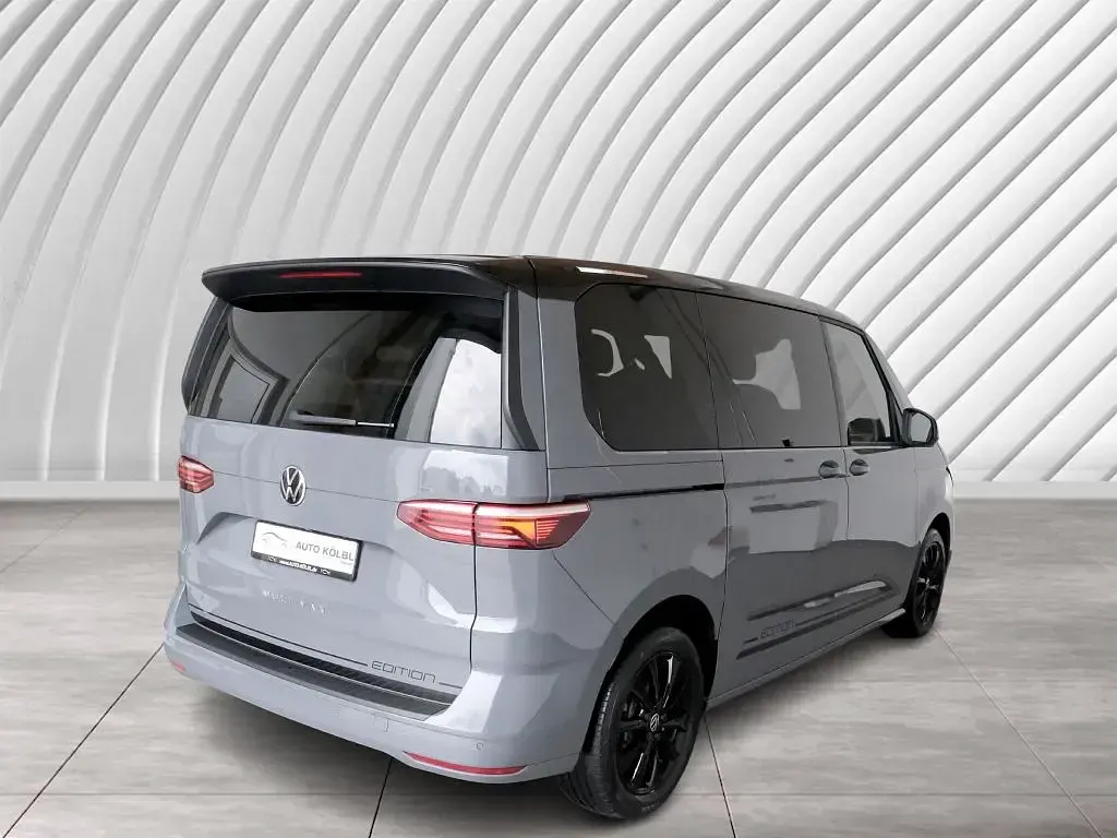 Gebraucht VW Multivan Edition 150 PS (110 kW) 2023 Pure grey Van / Kleinbus