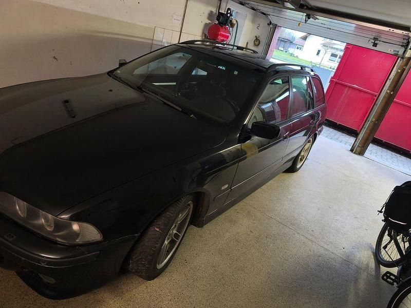 Gebraucht BMW 525 Sport Line 192 PS (141 kW) 2002 Schwarz Kombi