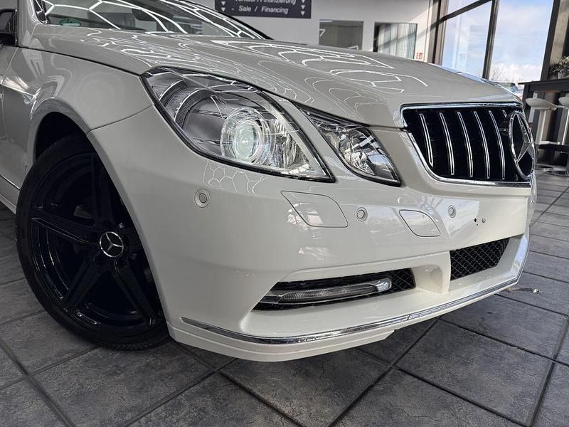 Gebraucht Mercedes E200 AMG 184 PS (135 kW) 2012 Weiß Cabrio