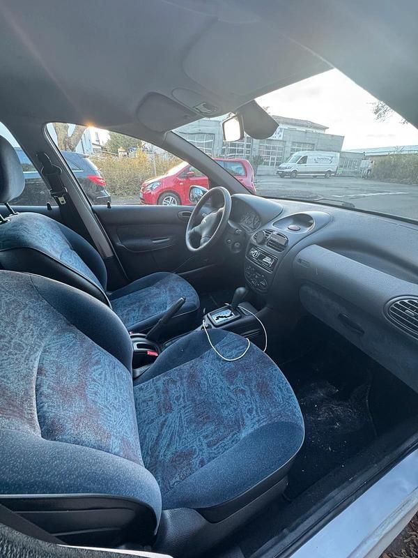 Gebraucht Peugeot 206 75 PS (55 kW) 2000 Grau Kleinwagen