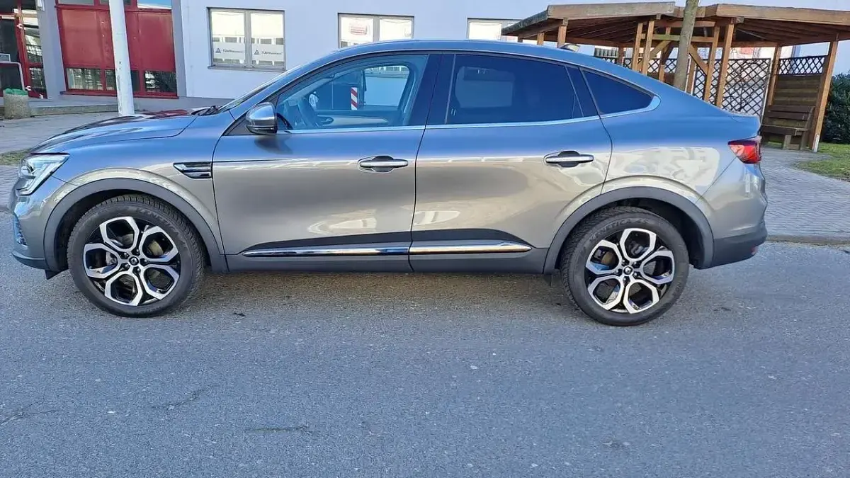 Gebraucht Renault Arkana Techno 140 PS (102 kW) 2023 Graphite grey metallic(grau) SUV