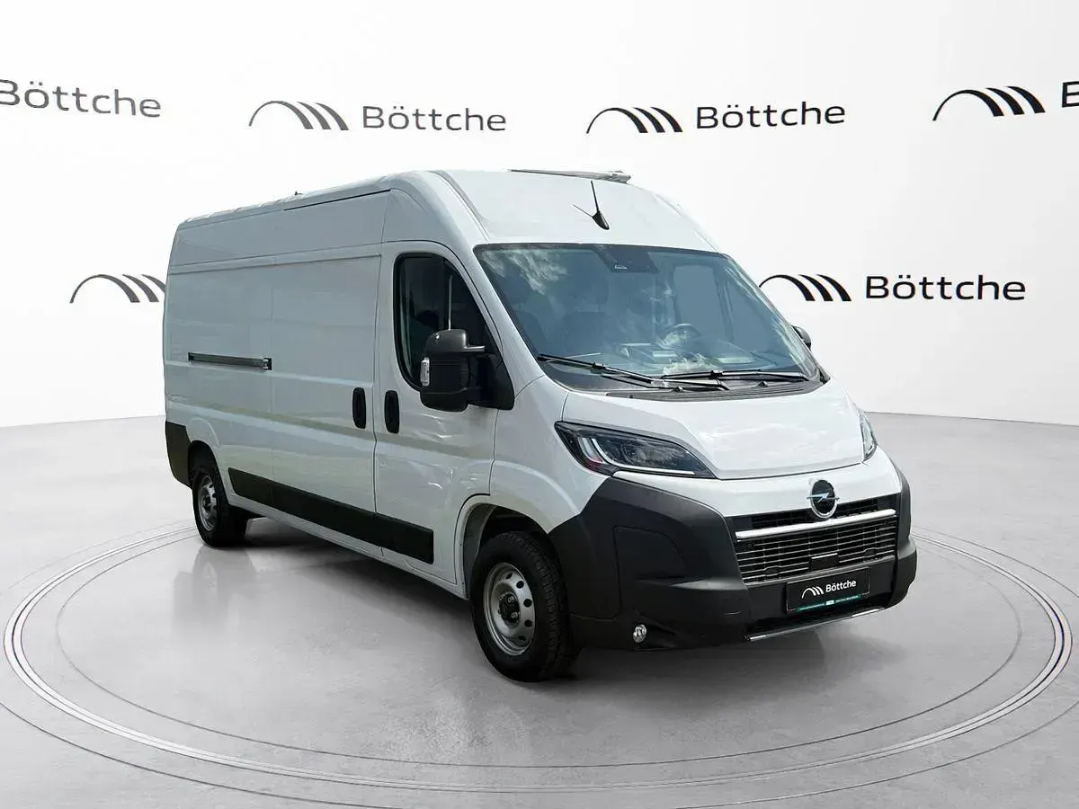 Gebraucht Opel Movano 140 PS (102 kW) 2024 Lackierung weiss icy/typ aussenverkleidung spiegel flach standard Van