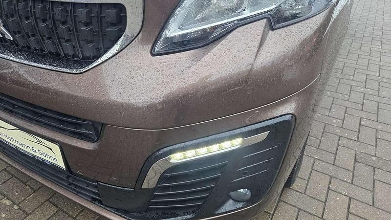 Gebraucht Peugeot Traveller Active 150 PS (110 kW) 2020 Rich oak Van / Kleinbus